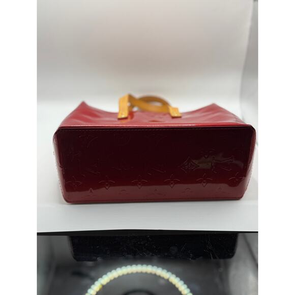 Louis Vuitton Monogram Vernis Reade PM Handbag in Red Patent Leather - Picture 3 of 8